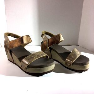 Women’s Axxiom Evian Gold Toned Wedged Sandals